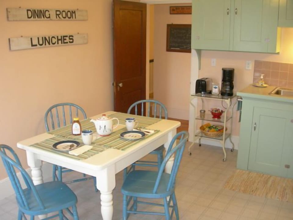 Seating for four for in-kitchen dining. 