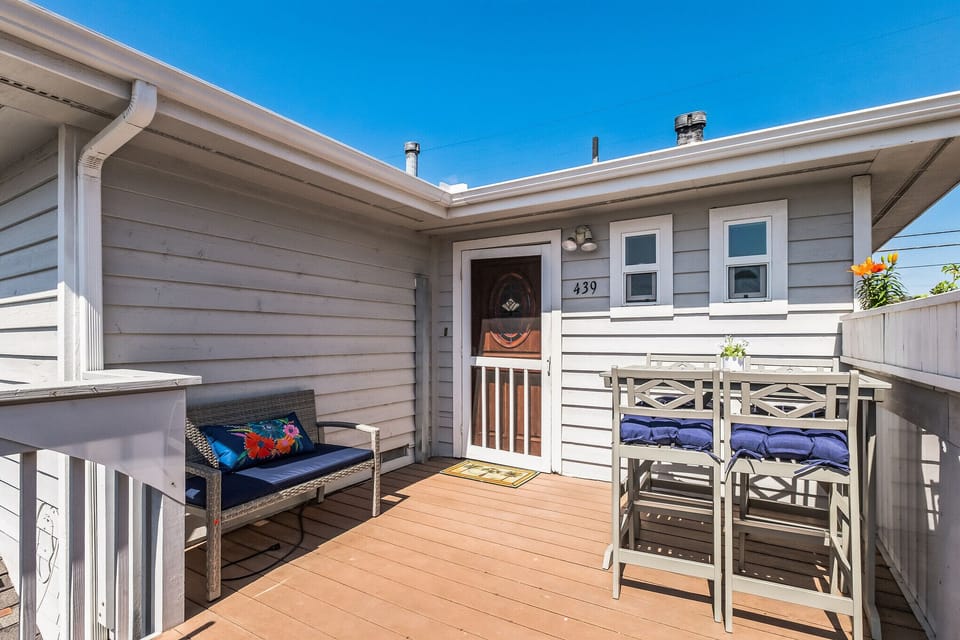 Upper deck for enjoying the ocean breeze 