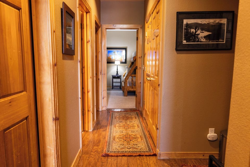 Lower level hallway leading to bedroom 4 and 5.