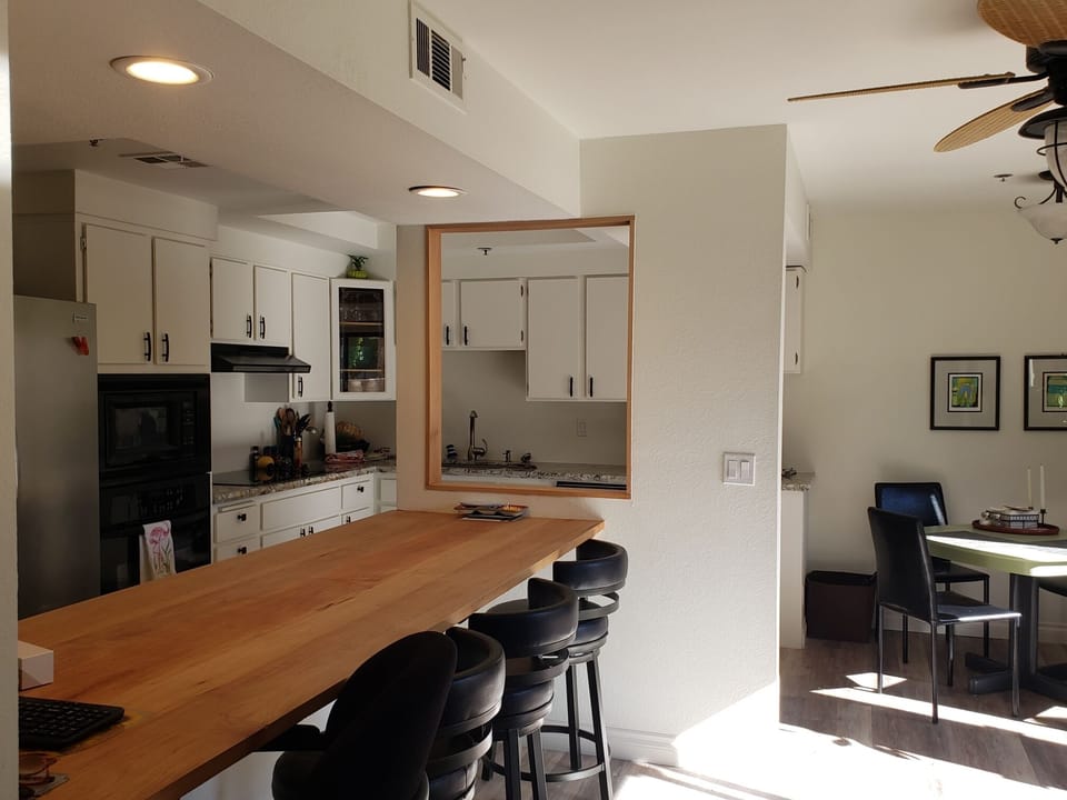 open kitchen - lots of seating