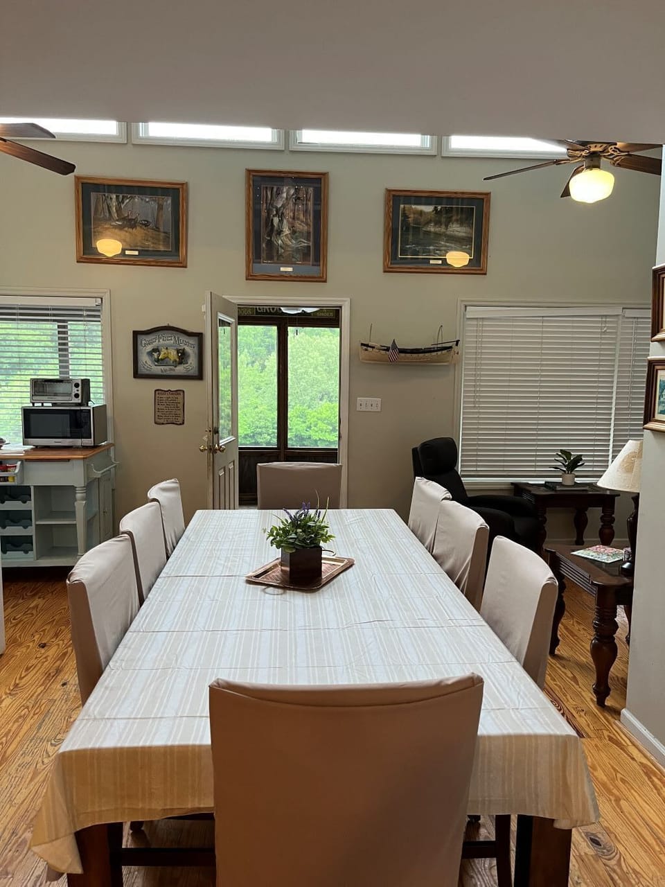 Dining Area seats 10+