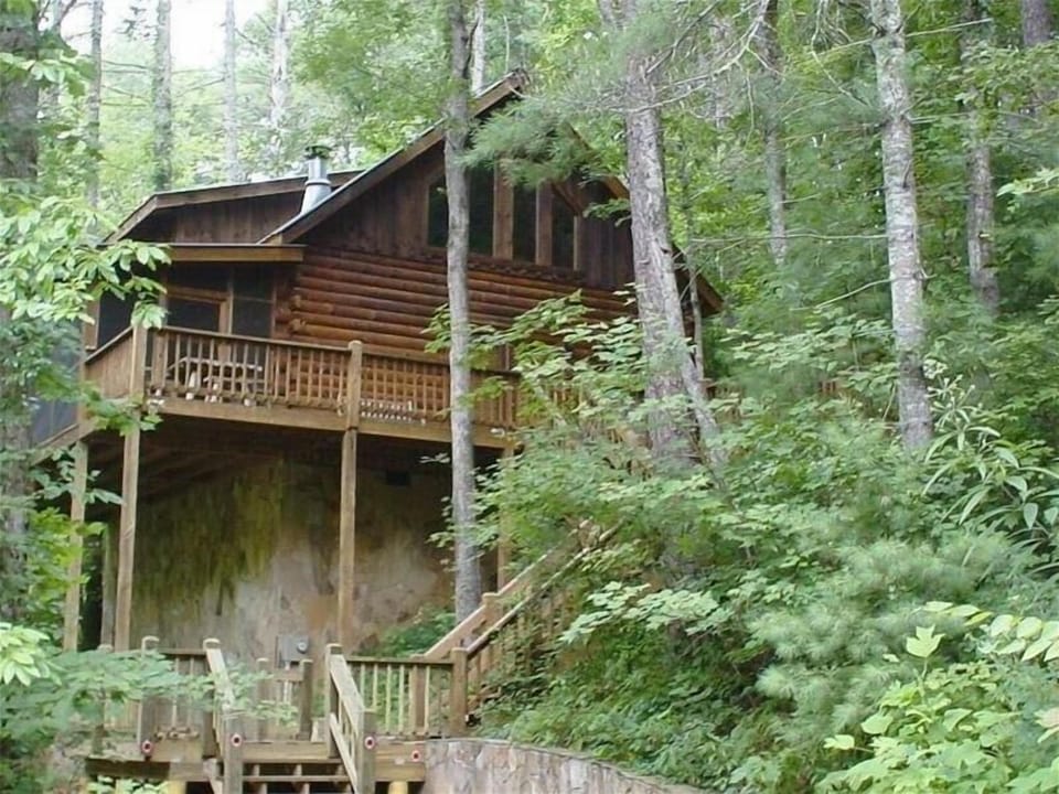 River Rest entrance: inviting you to the splendor and beauty of this retreat.