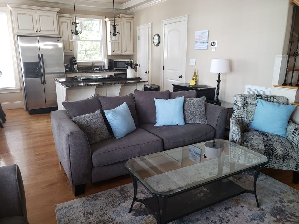 Living room & kitchen