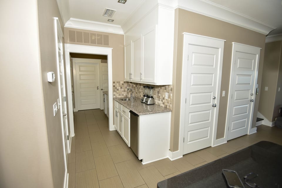 3RD FLOOR WET BAR WITH SINK, ICE-MAKER & REVERSE OSMOSIS WATER FILTER SYSTEM