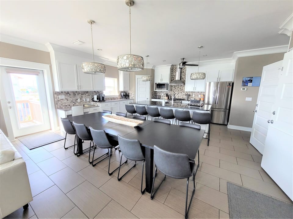 MAIN FLOOR GULF FRONT KITCHEN & DINING
