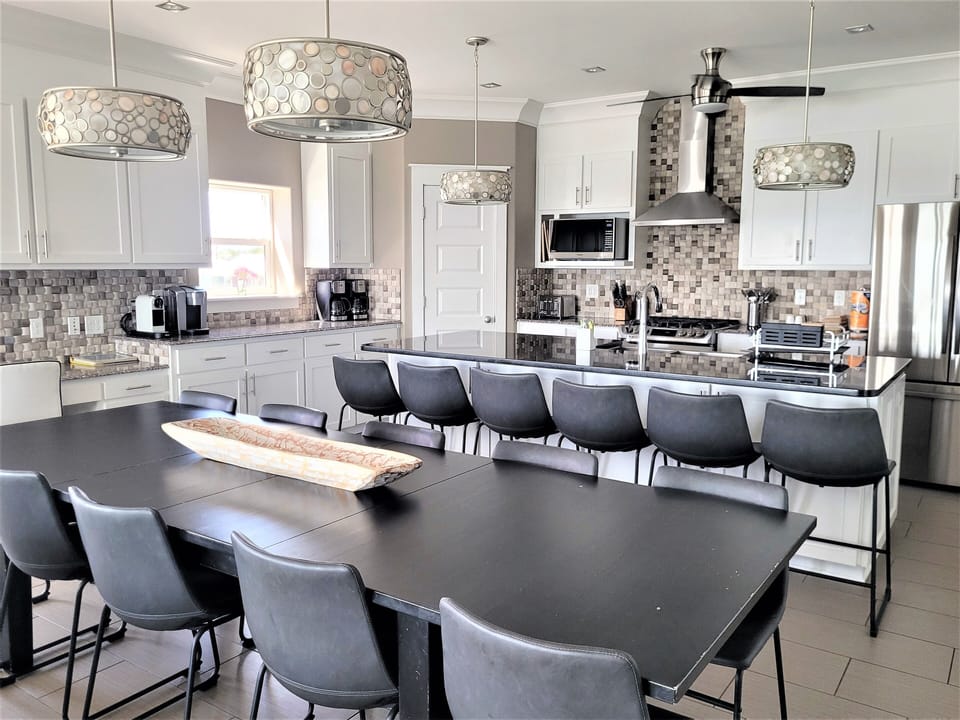 MAIN FLOOR GULF FRONT KITCHEN & DINING

