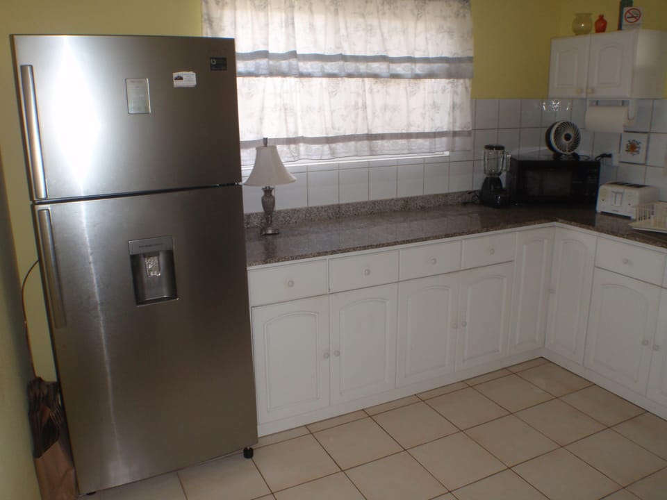 Brand new stainless refrigerator.   Fast Ice Maker.   Large Freezer. Granite 