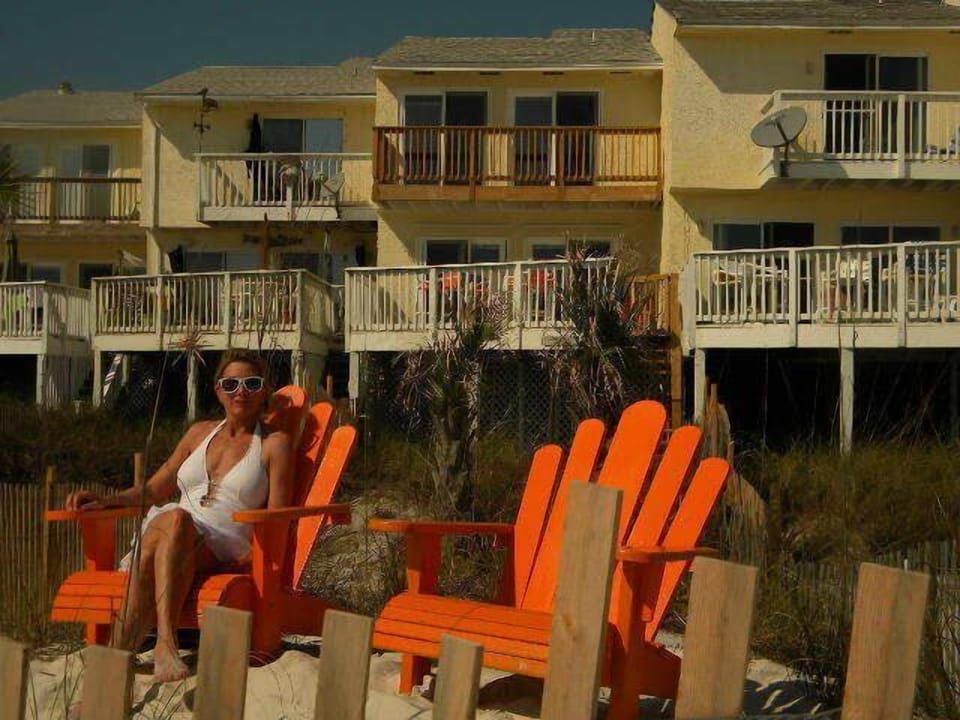 THIS IS LIFE/SMELL THE ROSES
Watch sunset 90 ft from water/SIT ON YOUR PRIVATE BEACH