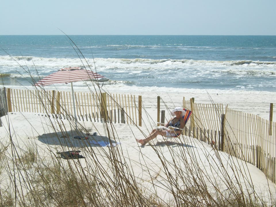 JUST BRING YOUR SUIT/UNBRELLA/COOLER
THATS ALL YA NEED