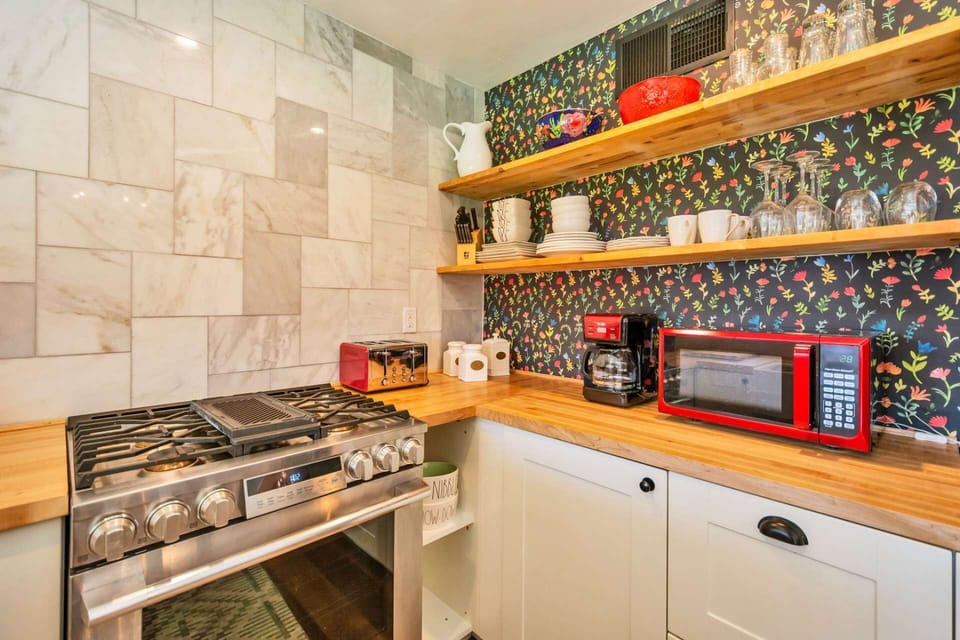 Quaint kitchen with gas stove, oven, microwave and fridge! has all you need