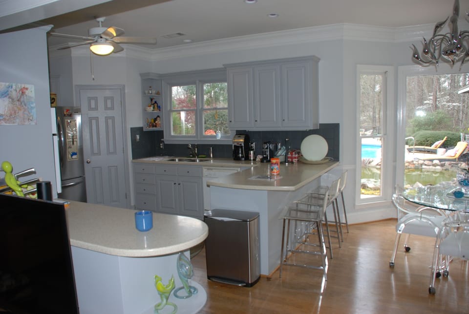 kitchen and breakfast area