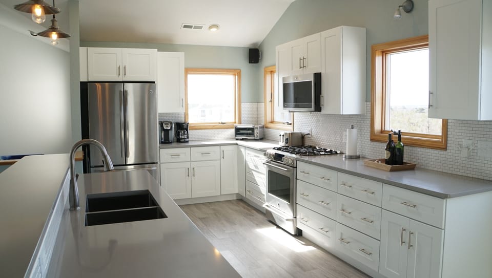 Modern  fully stocked kitchen - Gas stove, electric oven, huge fridge!