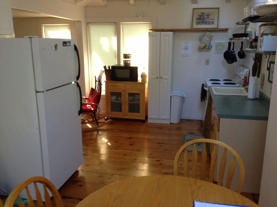 Main Cottage Kitchen 