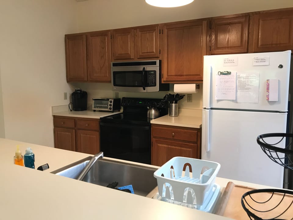 Kitchen, Keurig Coffee Maker, toaster oven, dish washer