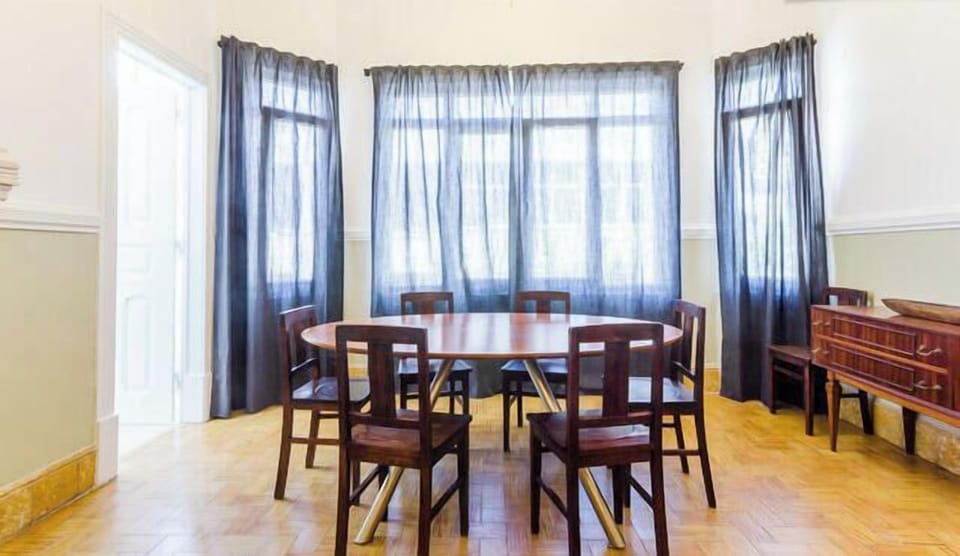 Dining room.