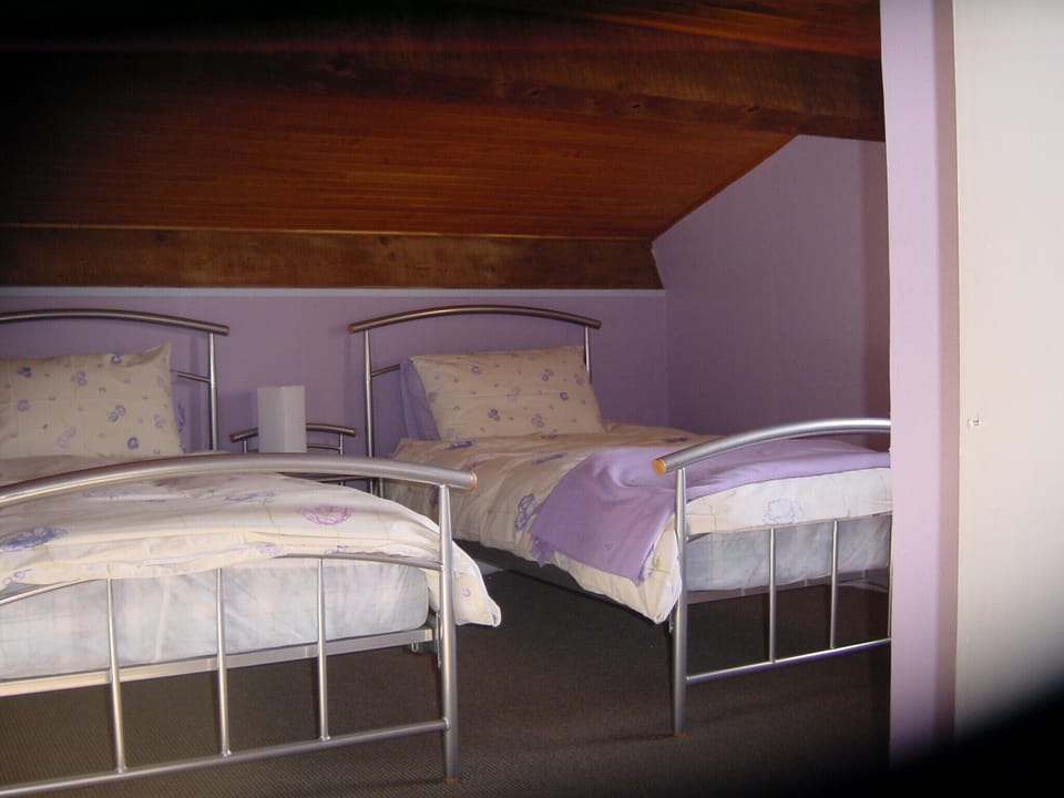 Twin bedroom