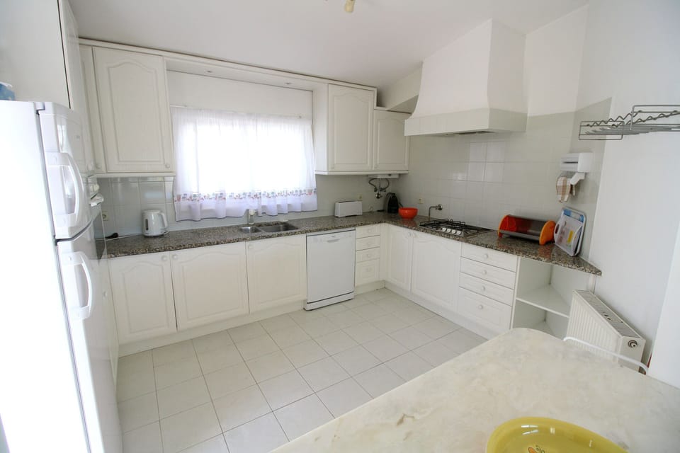 Bright well-equipped Kitchen has all you need for a super family holiday