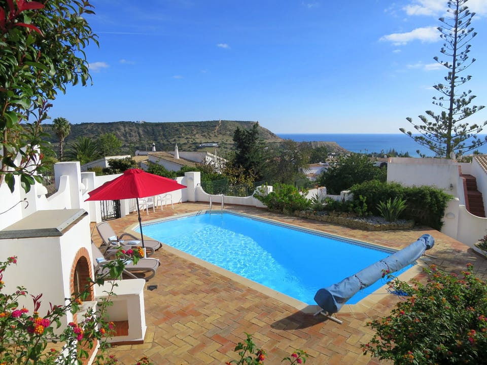 Private pool, BBQ, lots of sun terraces and super sea views!