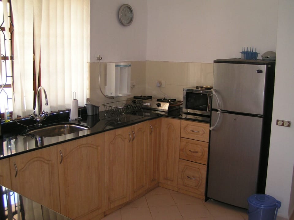 Open Plan Kitchen Lounge with fully equipped Kitchen & SAT TV