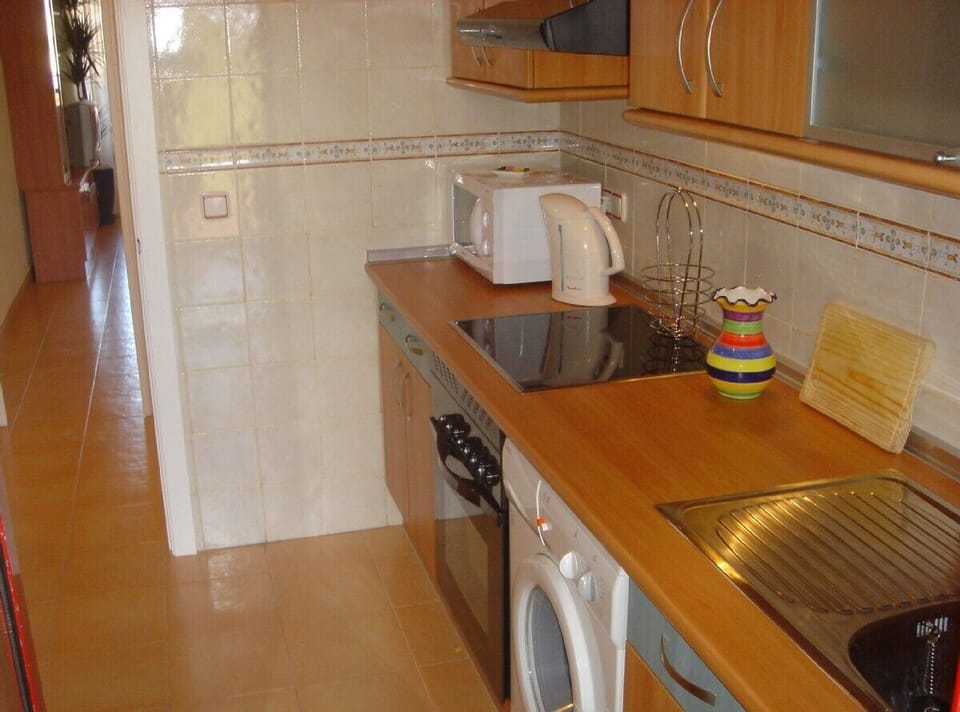 Fully Fitted Kitchen