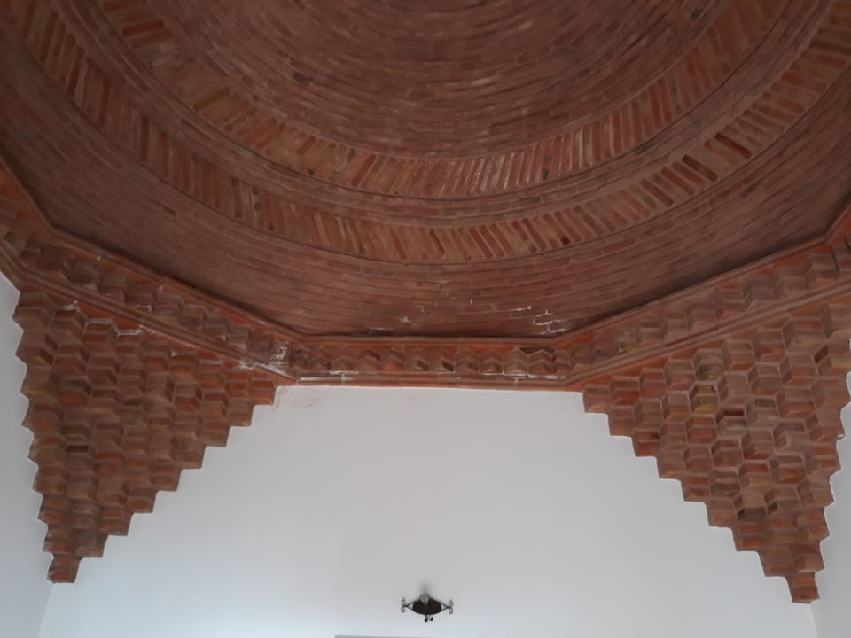 Suite ceiling