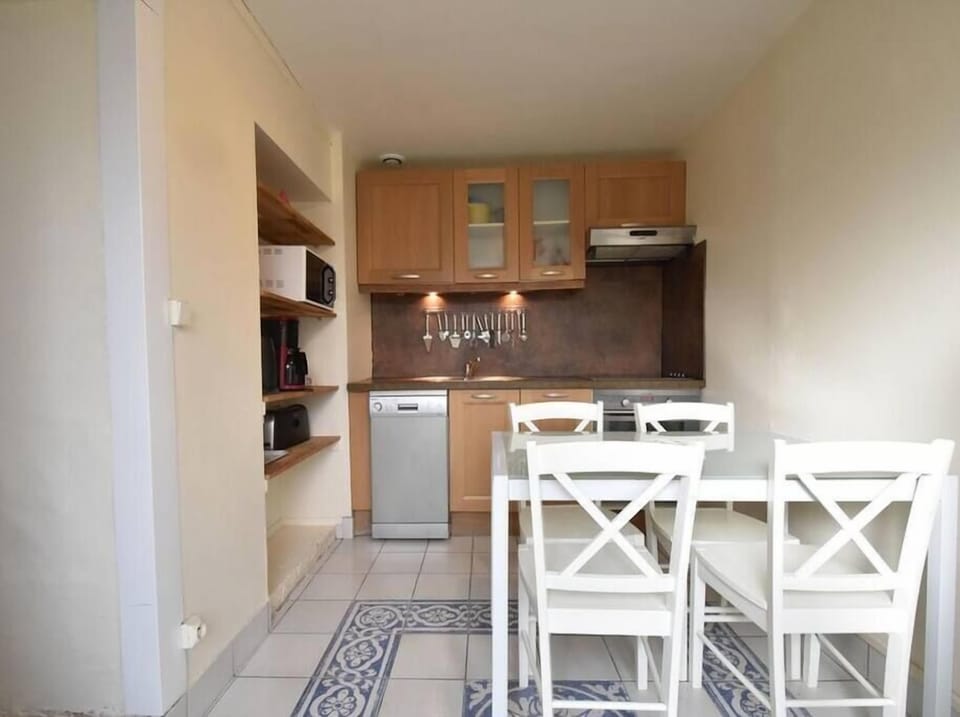 Kitchen (2)