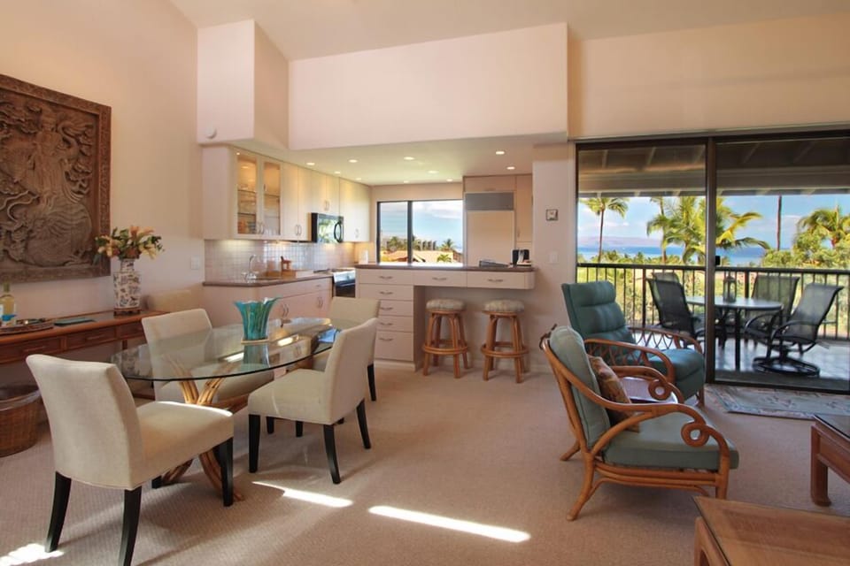 Dining/kitchen
