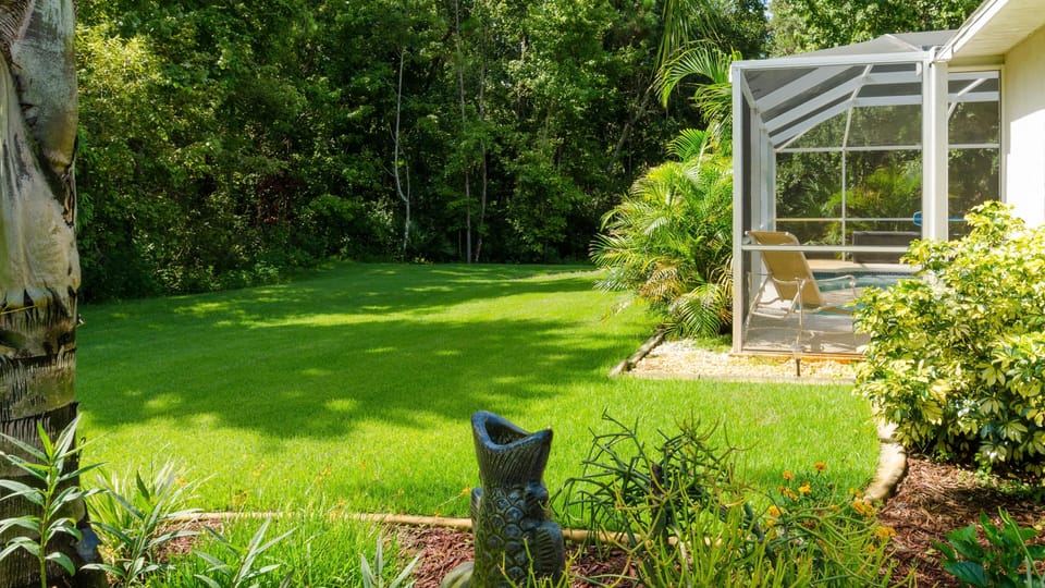 No rear neighbours allow you to enjoy your Florida retreat in peace and quiet!