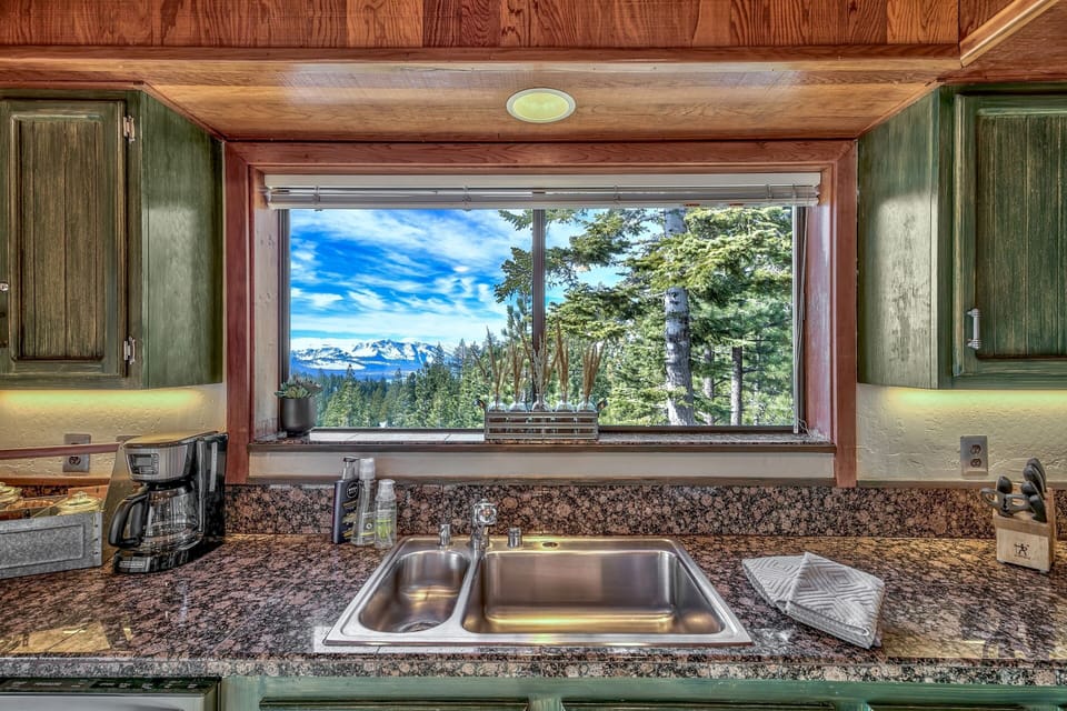 If you HAVE to wash dishes while on vacation, this view sure makes life better!