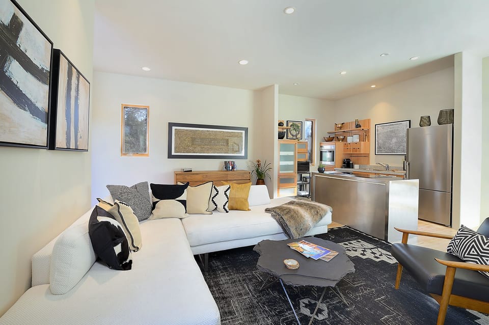 A comfortable, stylish space to call home. just minutes from the Plaza. 
