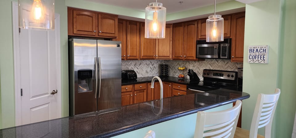 Fully stocked kitchen and breakfast bar.