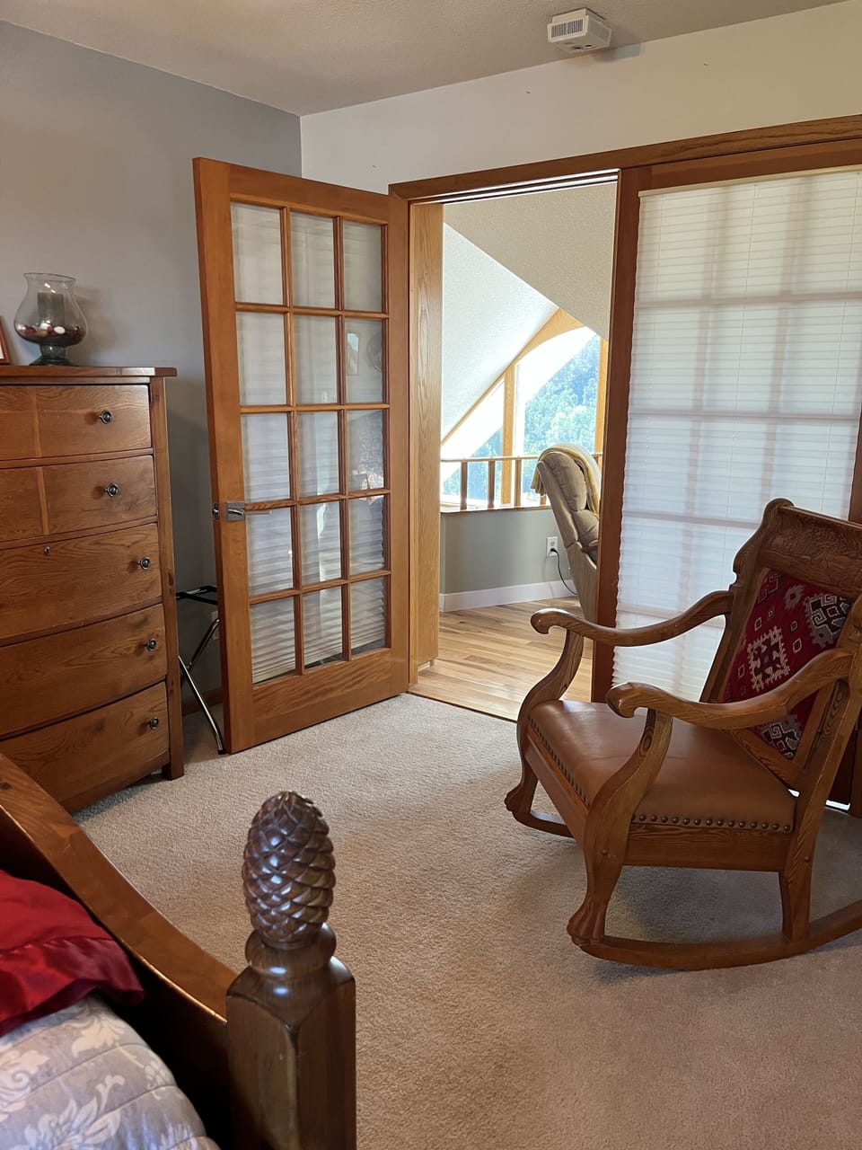 sitting in 2nd upper level queen bedroom