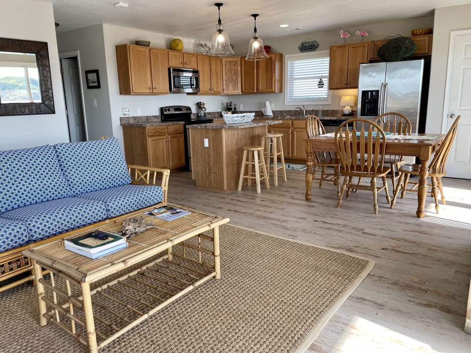 Great Room w/  fully stocked kitchen. Main level.