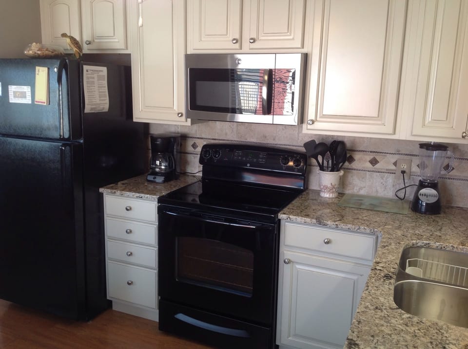 New appliances & granite countertop