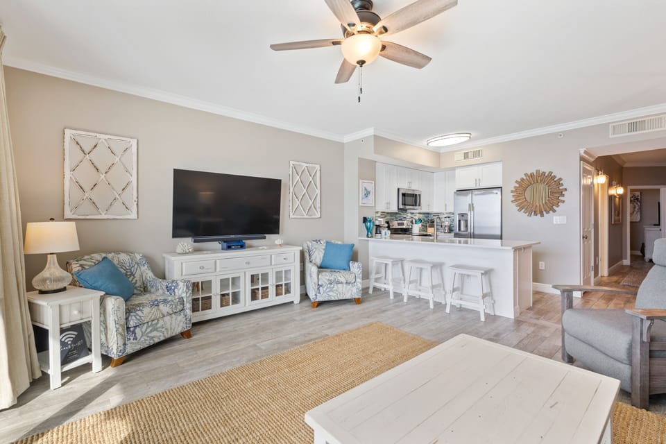 Spacious living room