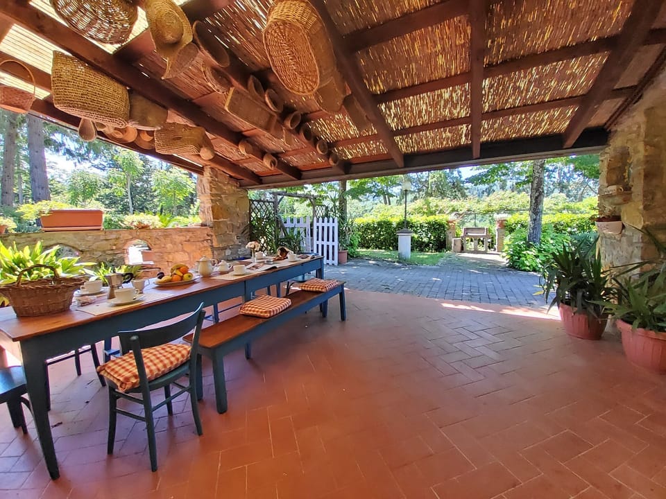 Apt. BRUNELLESCHI in VILLA CAFAGGIOLO: the private Garden and the private Loggia