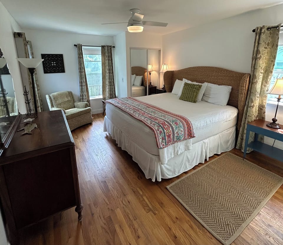 Back master bedroom with king size bed