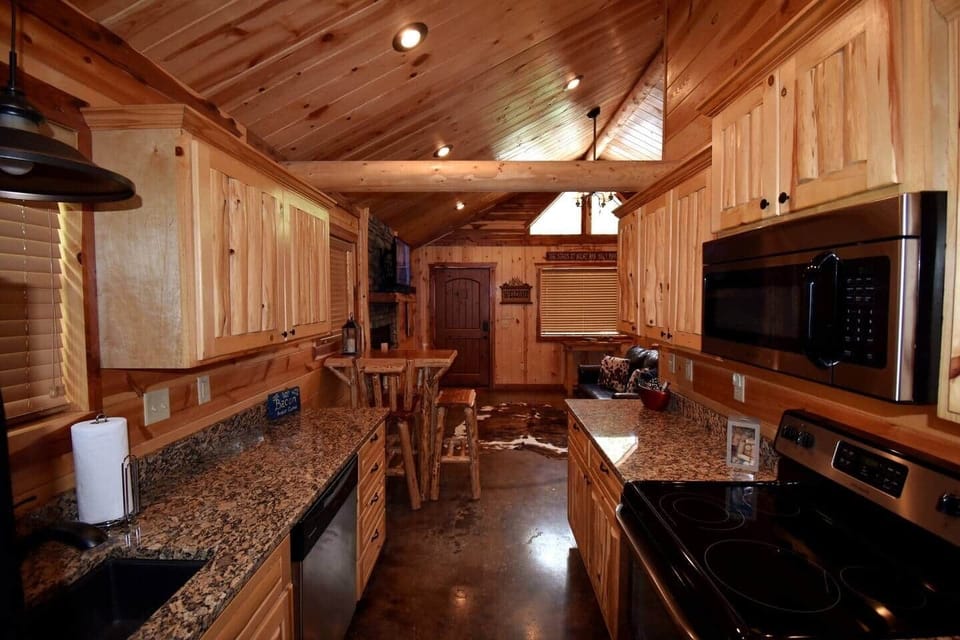 Good space in the kitchen to prepare your meals. 