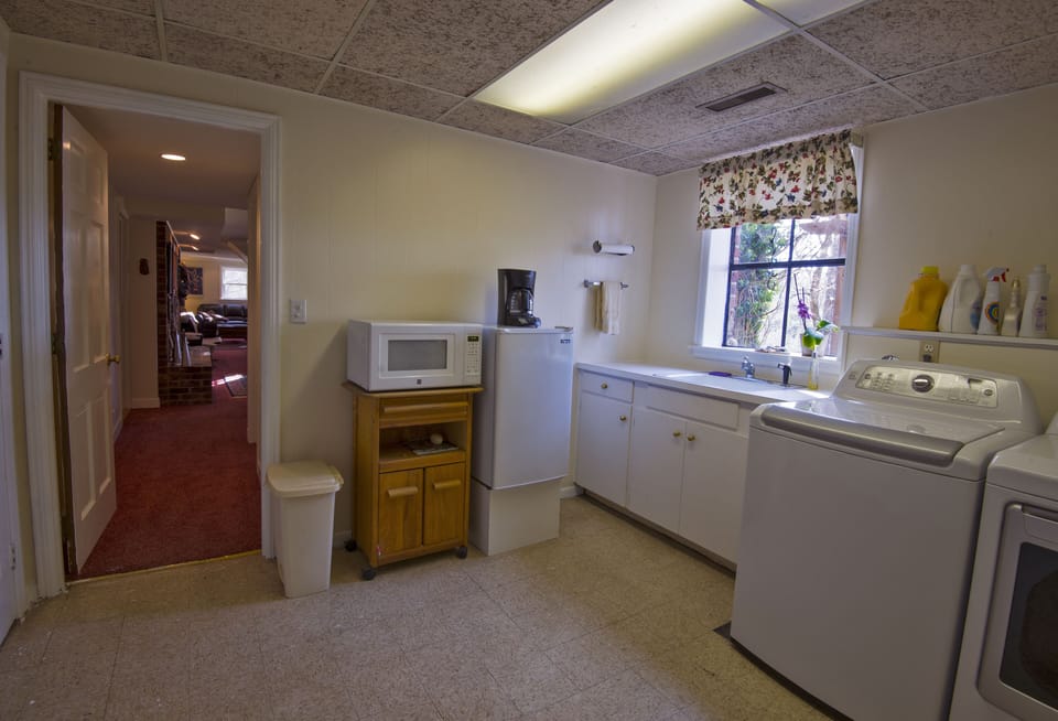 efficiency kitchen and full laundry