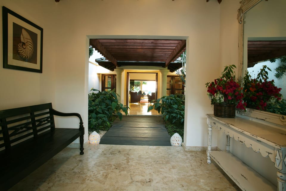 Entrance hall and lanai