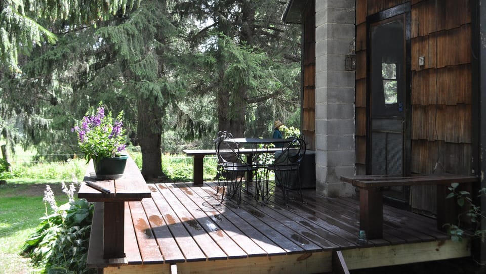 DECK OFF KITCHEN ENTRANCE