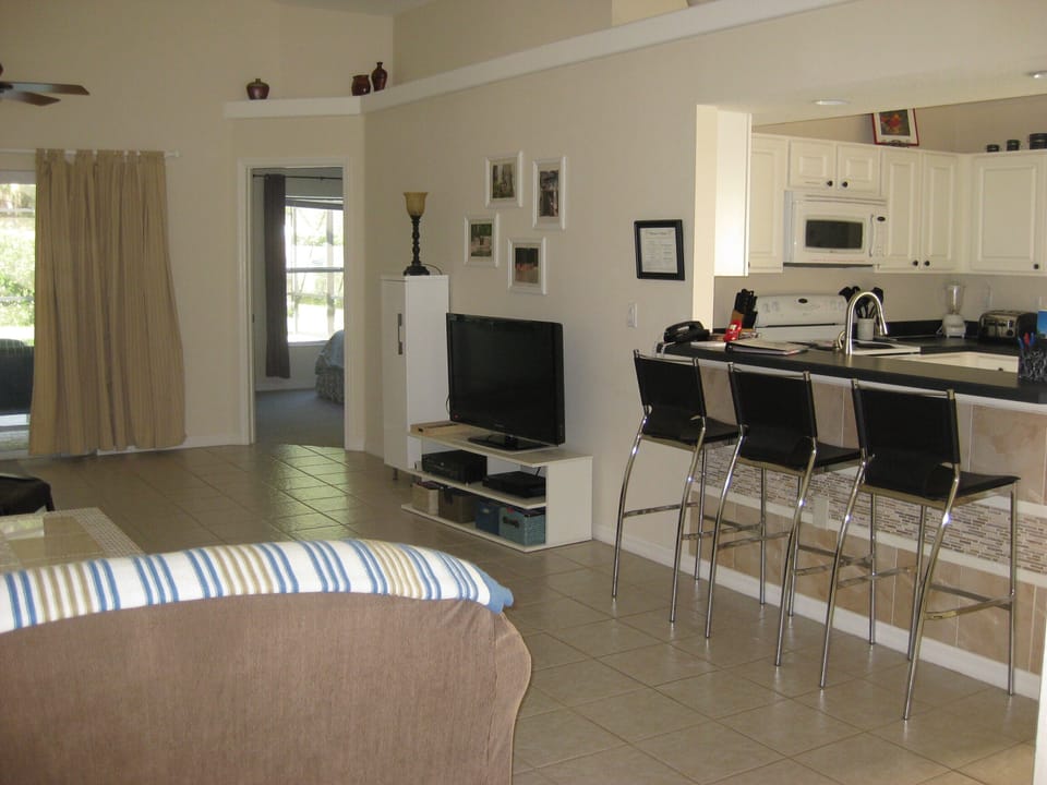 Breakfast bar overlooking the kitchen. NEW flat screen TV.