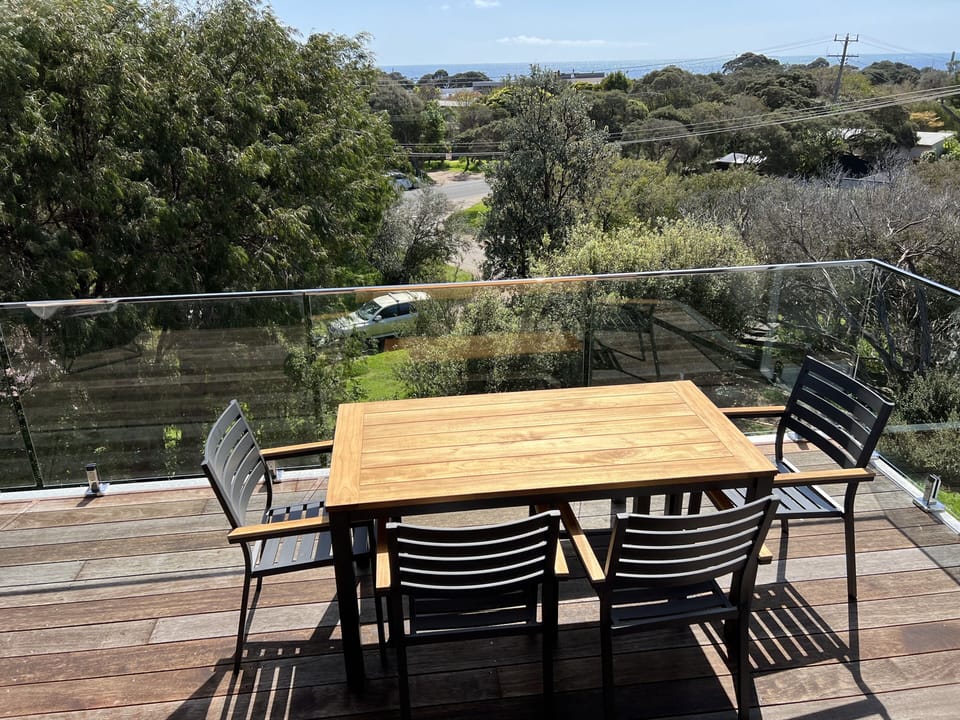 Northerly views to the bay