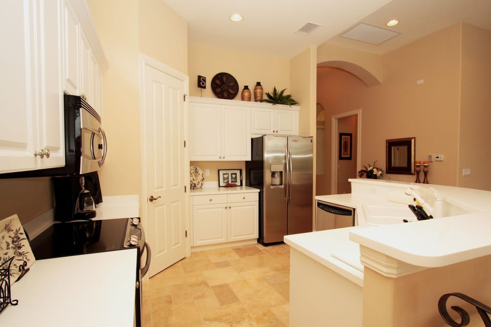 Kitchen Fully Stocked with Modern Applicances and all Amenities