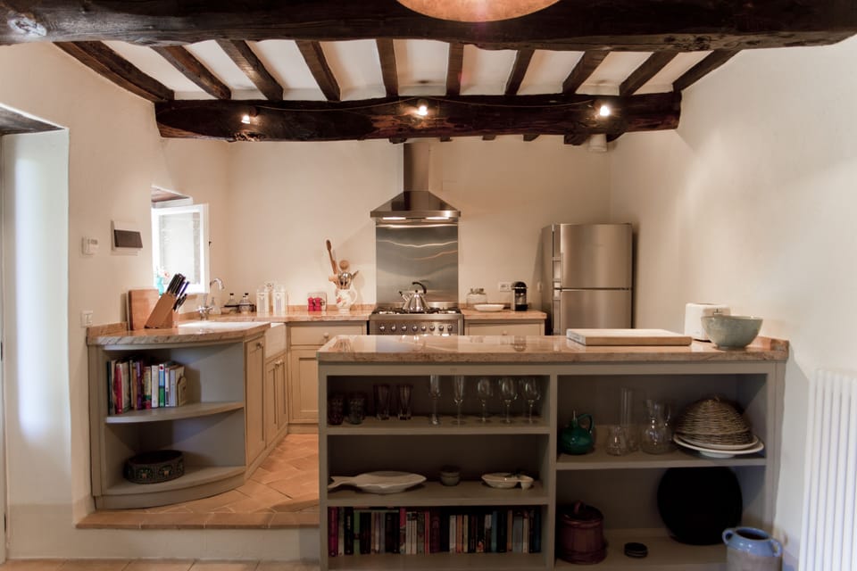 The well-equipped kitchen contains everything you need for alfresco dining