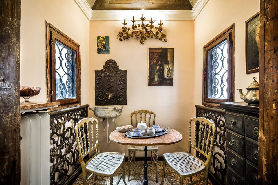 The small frescoed chapel- details 
