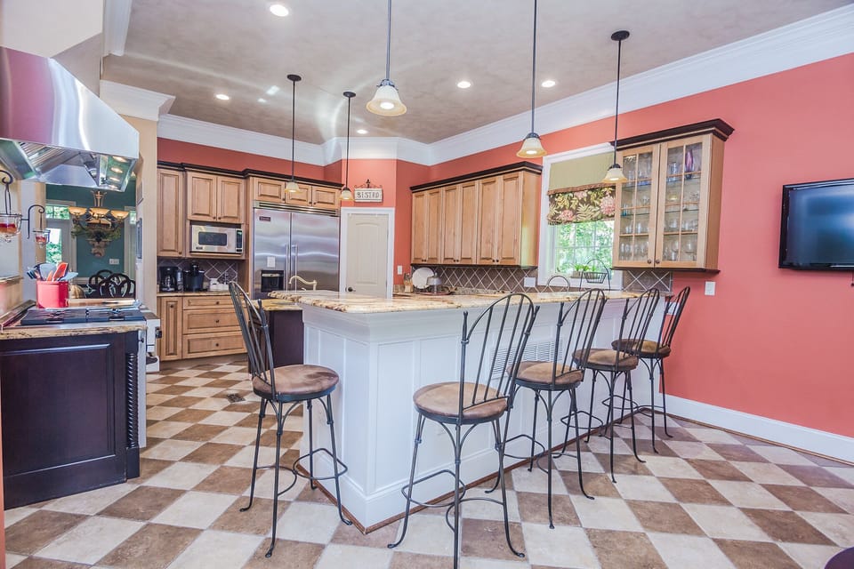 Additional Seating in kitchen.  (5) Counter Stools