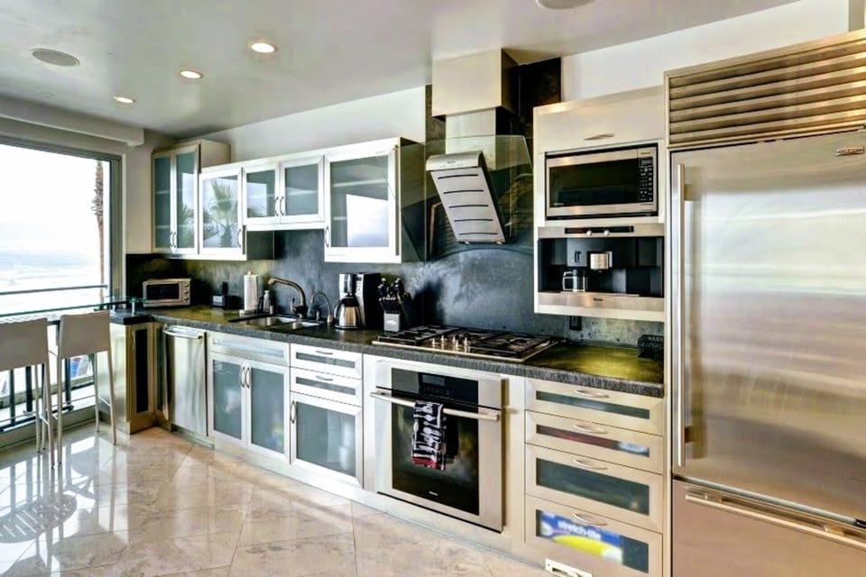 Modern kitchen.