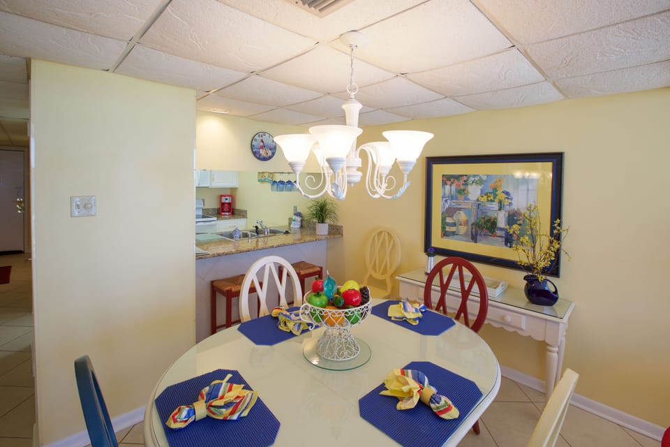Dining table seats 6