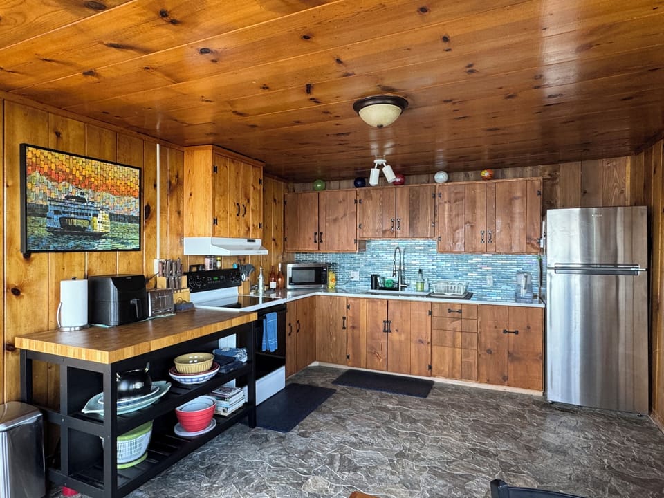 Our newly 2025 updated kitchen!